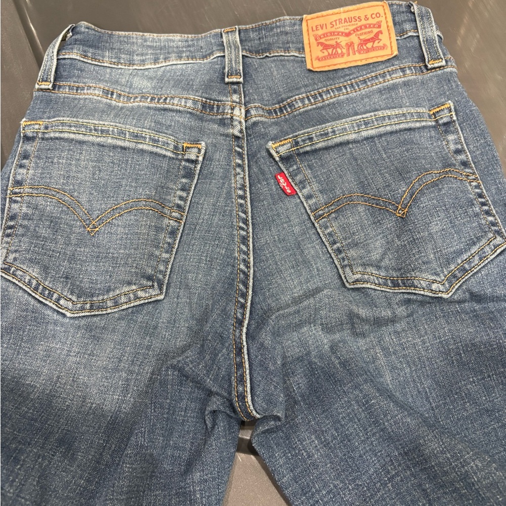 Levi's Men’s Relaxed Blue Denim Jeans with Leather Patch